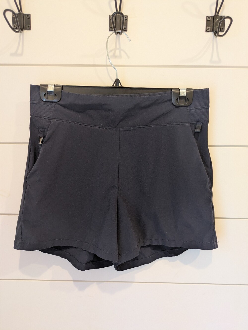 Athleta Brooklyn Navy Shorts, size 6